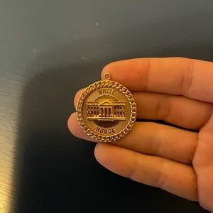 14 kt gold White House pendant.